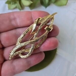 Vintage Coro Gold Tone Pin Brooch